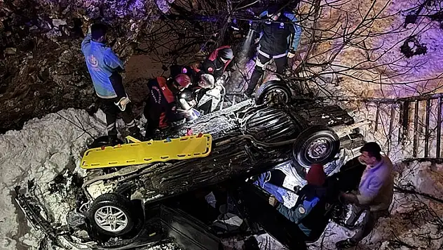 Kahramanmaraş'ta köprüden düşen otomobildeki 5 kişi yaralandı