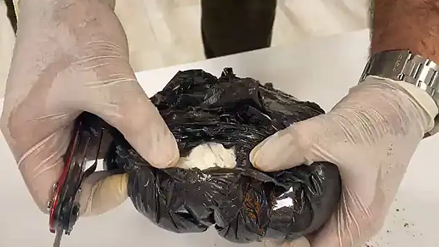 Kahve ve toz biber poşetinde 210 gram kokain ele geçirildi
