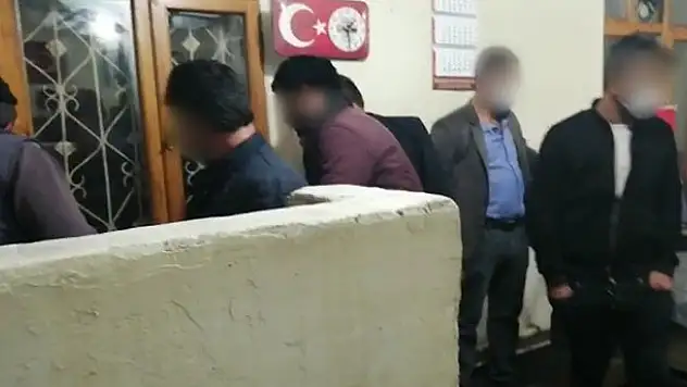 Kahvehanede oturan 11 kişiye 38 bin lira ceza