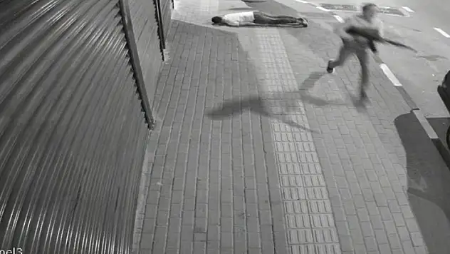 Kalabalığın arasına daldı, husumetlisini başından böyle vurdu