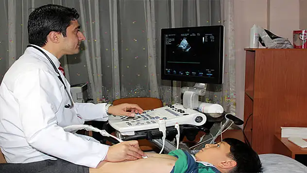 Kalbindeki delik ameliyatsız kapandı