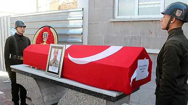 Kalbine yenik düşen asker Konya'da toprağa verildi