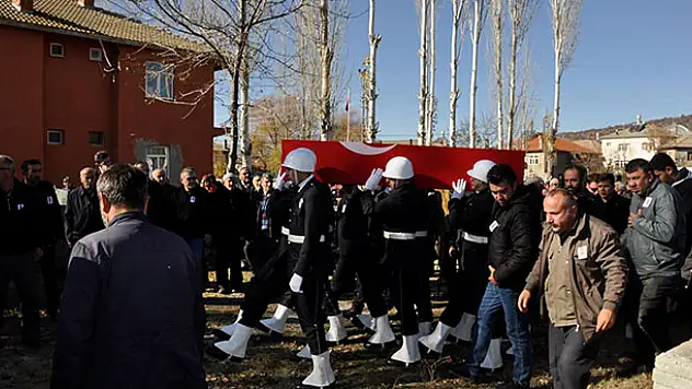 Kalbine yenik düşen polis memuru Konya'da son yolculuğuna uğurlandı