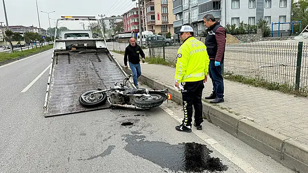 Kaldırıma çarpıp 150 metre sürüklenen motosikletin sürücüsü öldü

