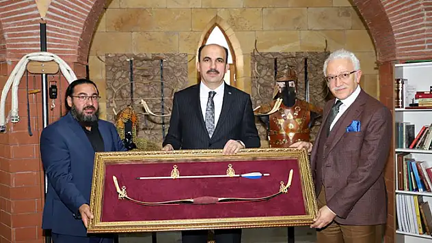 Kalehan Ecdat Bahçesi'ndeki atölye ziyaretçilerini tarihte yolculuğa çıkarıyor