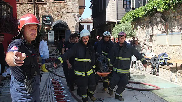 Kaleiçi'nde 2 kişinin öldüğü otel yangını davasında bilirkişi raporu beklenecek