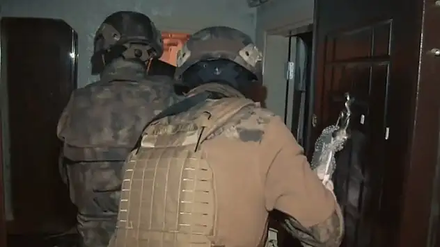 'Kalkan-22' operasyonlarında 40 göçmen kaçakçılığı organizatörü yakalandı
