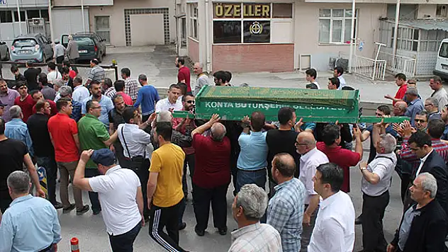 Kalp krizi geçiren amatör futbolcu defnedildi