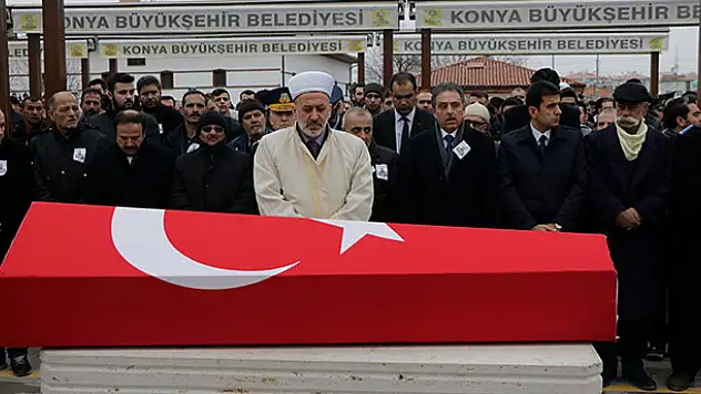 Kalp krizi geçiren er memleketi Konya'da toprağa verildi