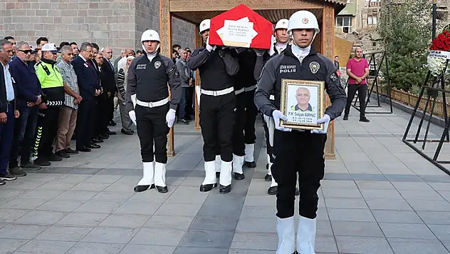 Kalp krizi geçiren polis memuru hayatını kaybetti