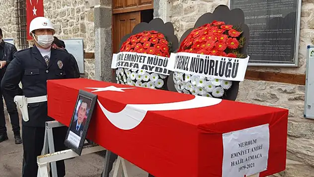 Kalp krizi geçirerek hayatını kaybeden emniyet amiri Konya'da toprağa verildi