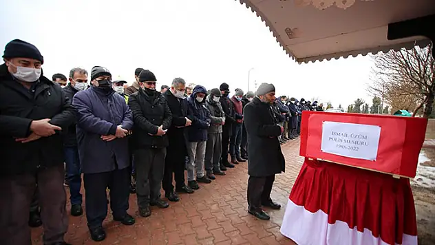 Kalp krizi geçirerek hayatını kaybeden polis memuru son yolculuğuna uğurlandı