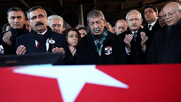 Kamer Genç için Kartal Cemevi'nde cenaze töreni düzenlendi