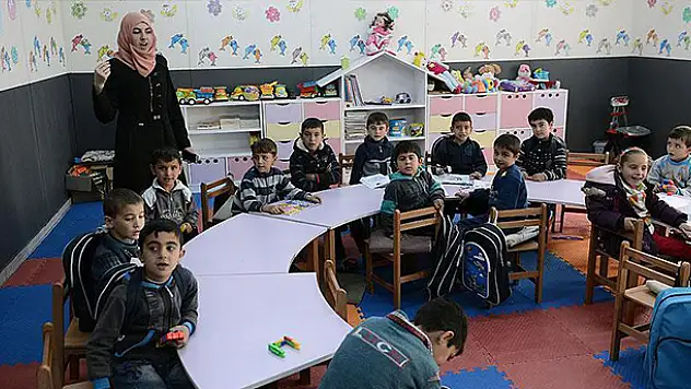 Kamplarda 80 bin öğrenci eğitim görüyor