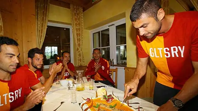 Kampta Burak Yılmaz'a doğum günü sürprizi