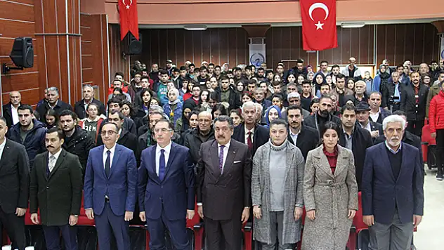 Kamu Başdenetçisi Şeref Malkoç Konya'da konuştu: 'Gençler Alparslan olup Malazgirt'teki heyecanı hissetmeli'