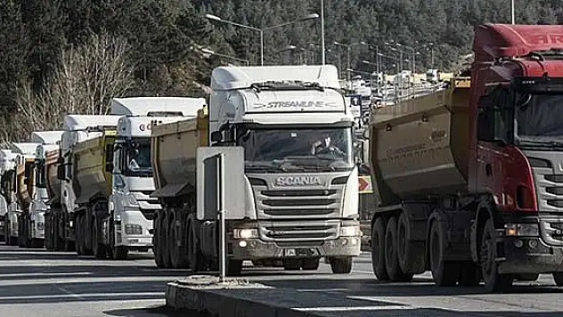 Kamyoncuların eylemi İstanbul trafiğini felç etti