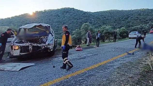Kamyonet uçuruma devrildi: 2 ölü
