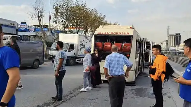 Kamyonet yolcu minibüsüne çarptı: 7 yaralı
