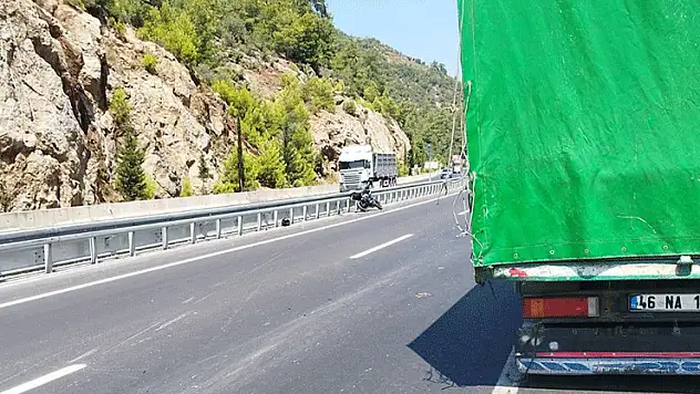 Kamyonete arkadan çarpan motosikletli yaralandı