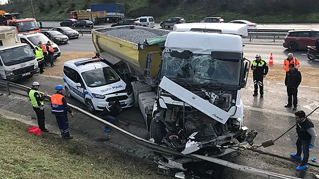 Kamyonun çarptığı polis memuru şehit oldu