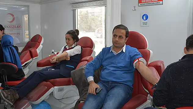 Kan ve kök hücre bekleyen hastalar için kan verdiler