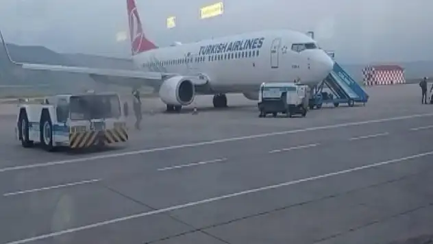 Kanadına kuş çarpan THY'ye ait uçağın seferi iptal edildi