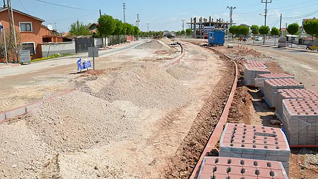 Kanal Caddesi'nin yollları parke ile örülüyor