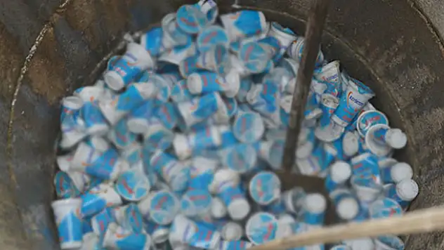 Kanalizasyon hattına yüzlerce bozulmuş ayran attılar