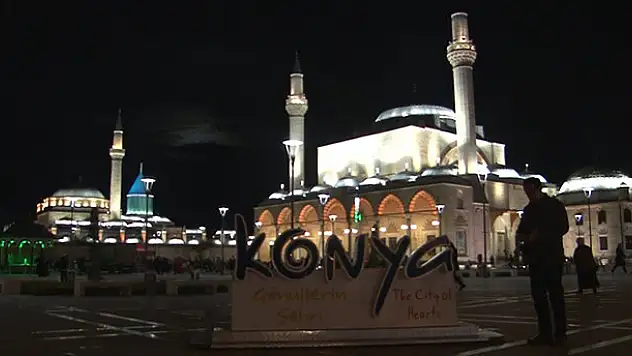 Kandilde Konya'da camiler ve Hazreti Mevlana Türbesi dolup taştı