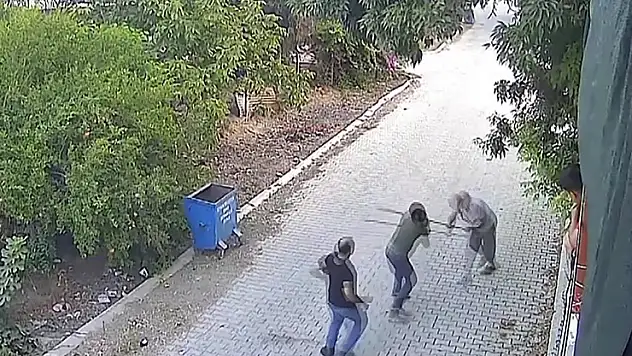 Kanlı miras kavgasında yeni görüntüler: Baba, oğullarını sopayla dövüp böyle ateş etti