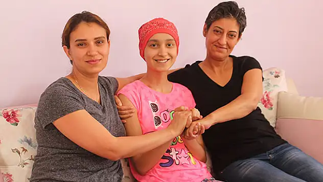 Kanser hastası 15 yaşındaki Sevde'nin ameliyatı için 100 bin lira gerekiyor