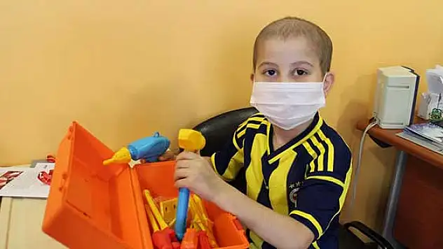 Kanser hastası çocukların karne sevinci
