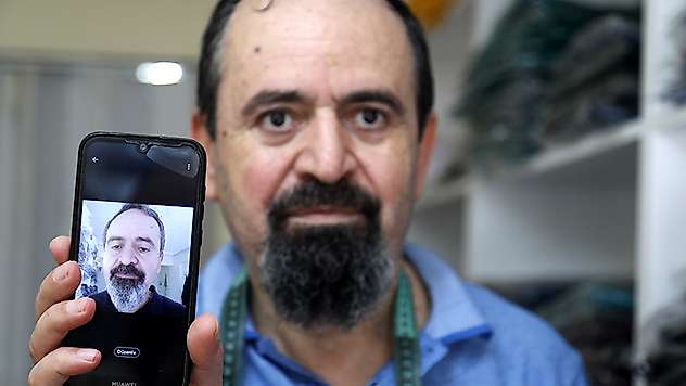 Kanser tedavisi gördü, beyaz saçı ve sakalı siyah uzadı
