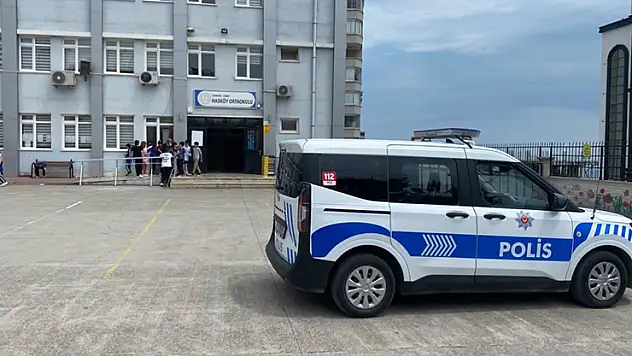 Kantinden aldıkları dönerden rahatsızlanan 4 öğrenci hastaneye kaldırıldı