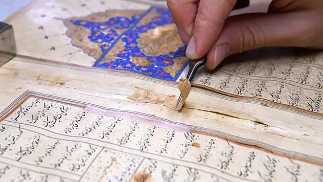 Kanuni dönemine ait olduğu düşünülen mesnevi nüshası Rami Kütüphanesi'nde restore edildi

