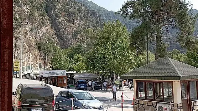Kanyonda başına taş düşen 3 yaşındaki Yamaç, ağır yaralandı