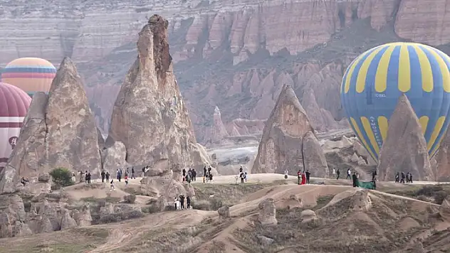 Kapadokya'da balon turlarına rüzgar engeli
