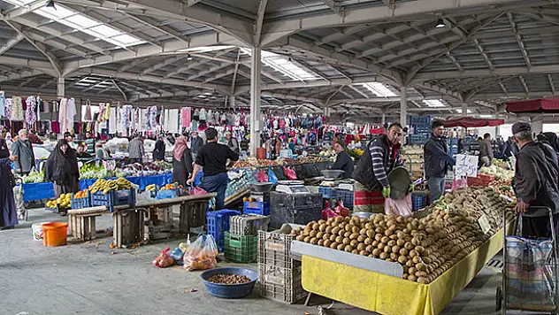 Kapalı pazar yerleri kışın soğuktan koruyor