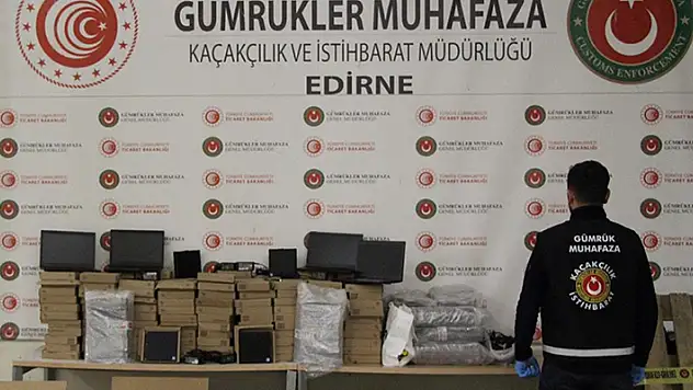 Kapıkule Gümrük Kapısı'nda 3,7 milyon liralık kaçak bilgisayar ve aksamı ele geçirildi
