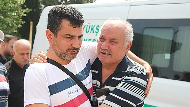 Kapısı açık otobüsten düşerek hayatını kaybeden kadın toprağa verildi sürücü yeniden gözaltında
