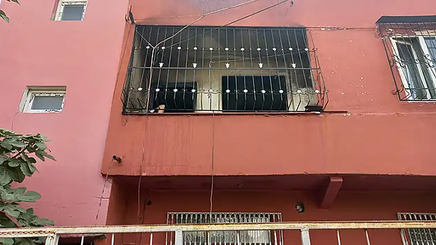 Kapıyı eski eşinin üzerine kilitleyip, evi ateşe verdi


