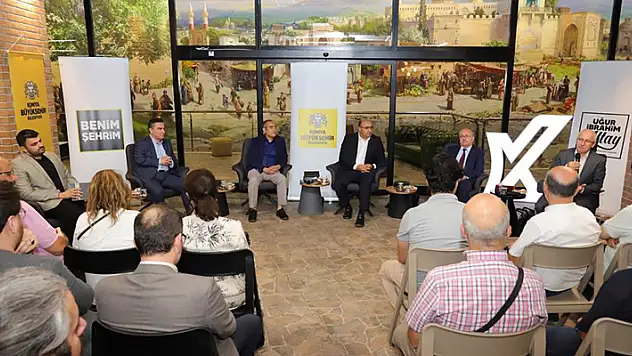 KAPSÜL'de Türkiye'nin dış politikası konuşuldu

