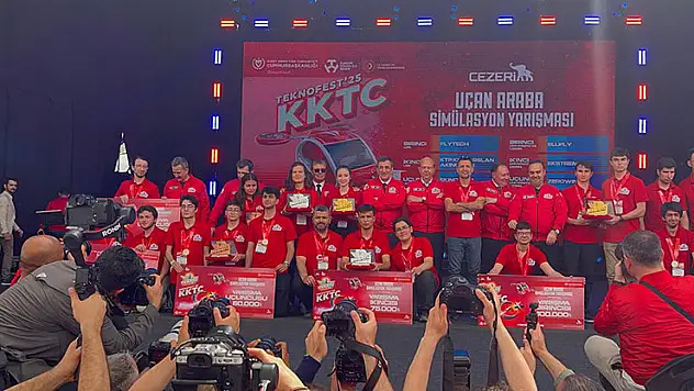 KAPSÜL'ün desteklediği takım TEKNOFEST KKTC'de çifte ödül sevinci yaşadı