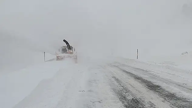 Kar, Antalya'yı Konya'ya bağlayan yolu kapattı