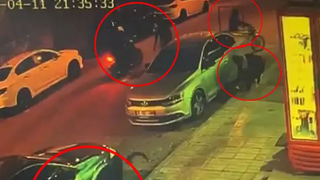 Kar maskesi ile kahvehaneye girip tüfeklerle ateş açtılar o anlar kamerada
