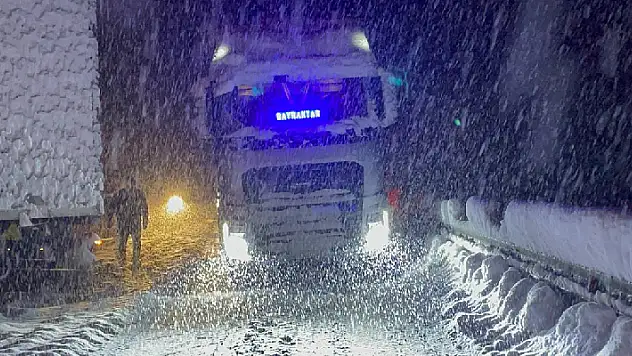 Kar yağışı ulaşımı olumsuz etkiliyor
