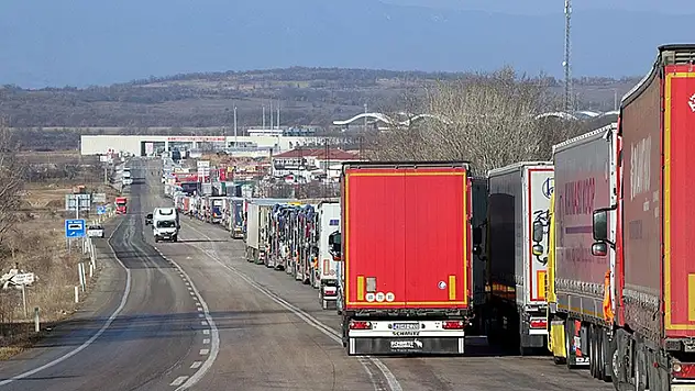 Kara sınır kapılarındaki ticari araç trafiği Kovid-19 öncesi döneme yaklaşıyor
