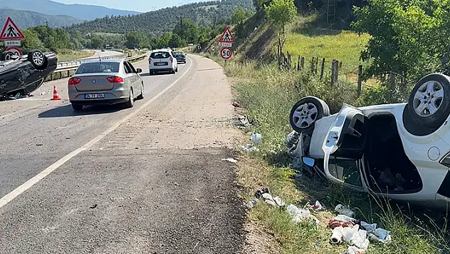Karabük'te iki otomobil çarpıştı: 1 ölü, 5 yaralı
