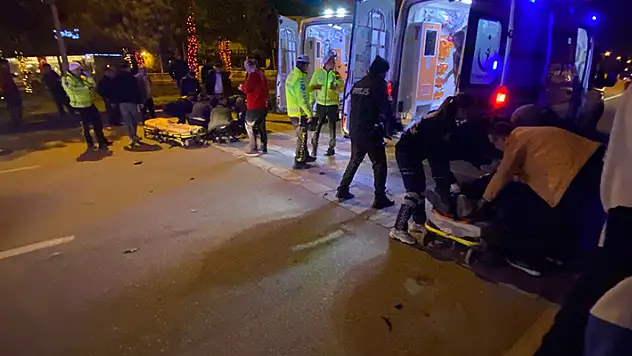 Karabük'te motosiklet, yaya geçidinde elektrikli bisiklete çarptı: 1 ölü, 2 yaralı
